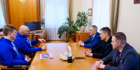 Александр Моор поблагодарил лидера "Молодой гвардии" за поддержку военнослужащих - Aromashevo.Online